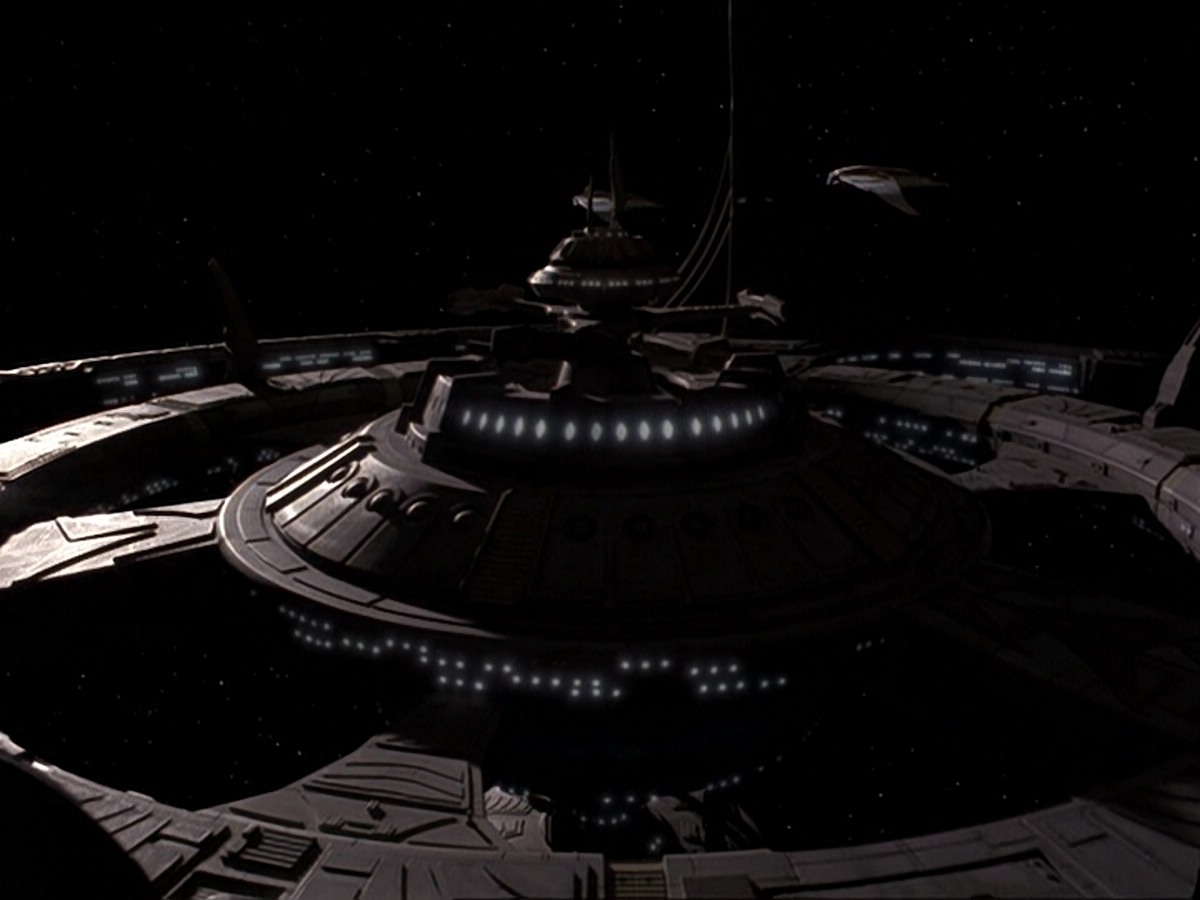 extant_StarTrek_DS9_6x13-FarBeyondTheStars_0010.jpg