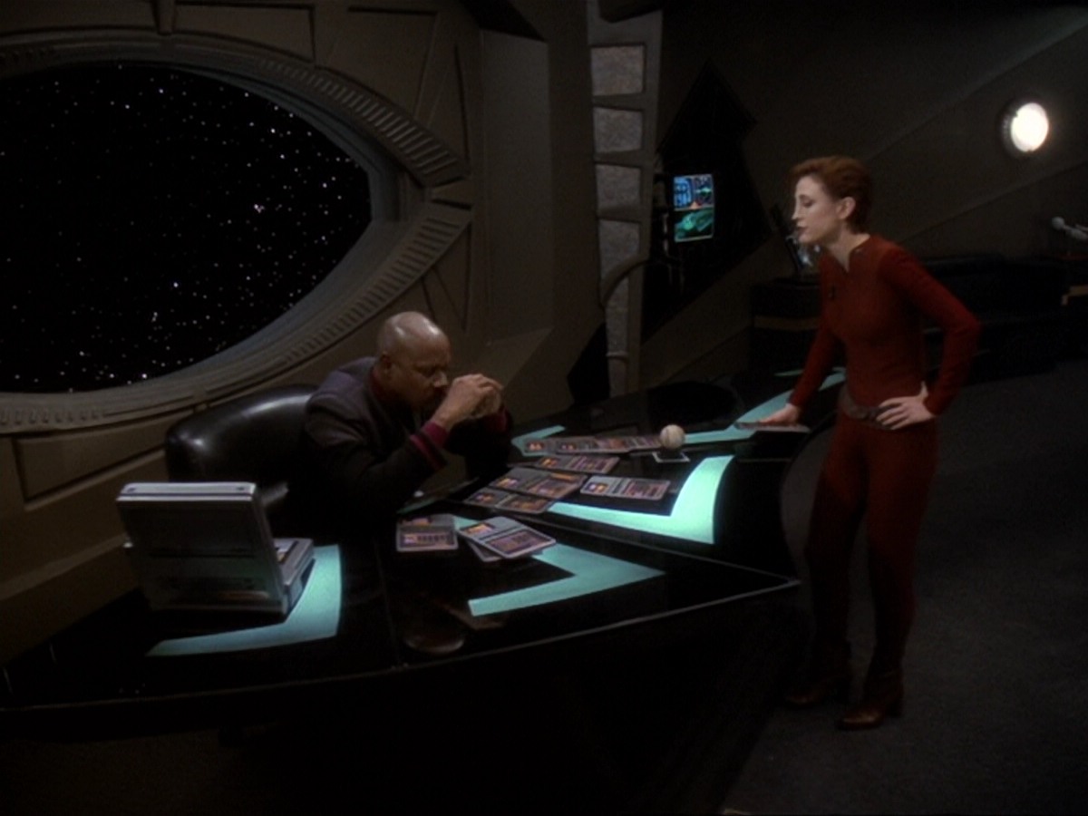 extant_StarTrek_DS9_6x13-FarBeyondTheStars_0018.jpg