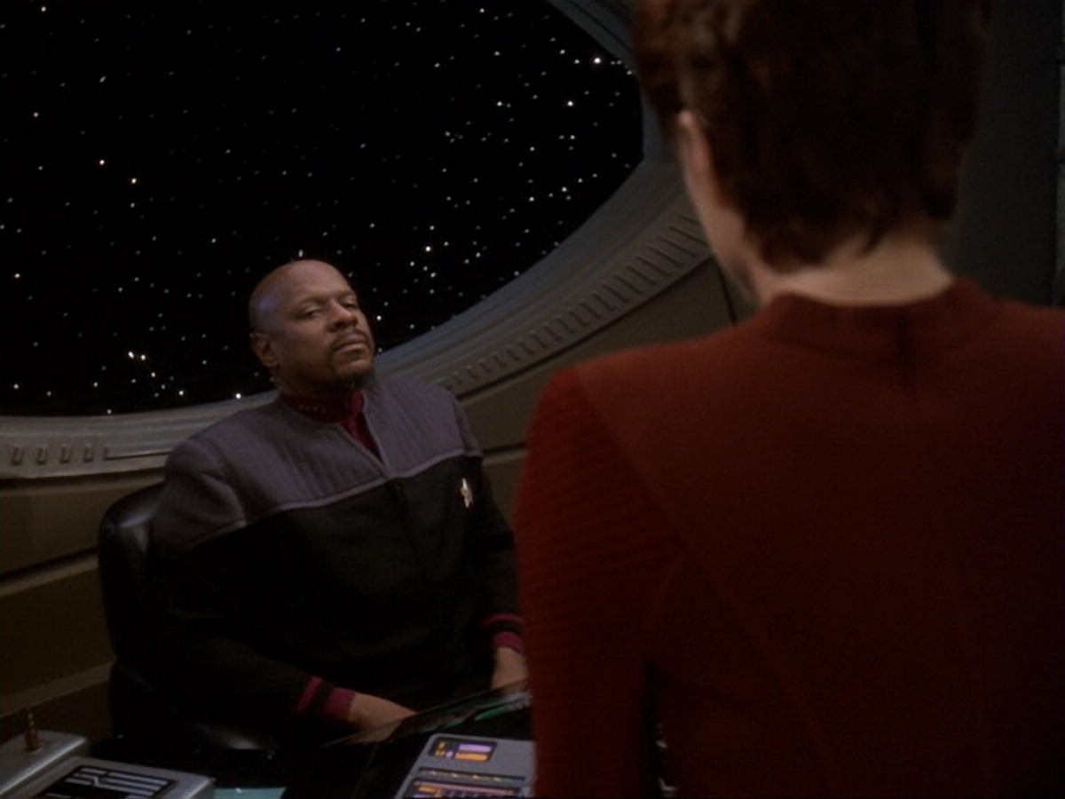 extant_StarTrek_DS9_6x13-FarBeyondTheStars_0037.jpg