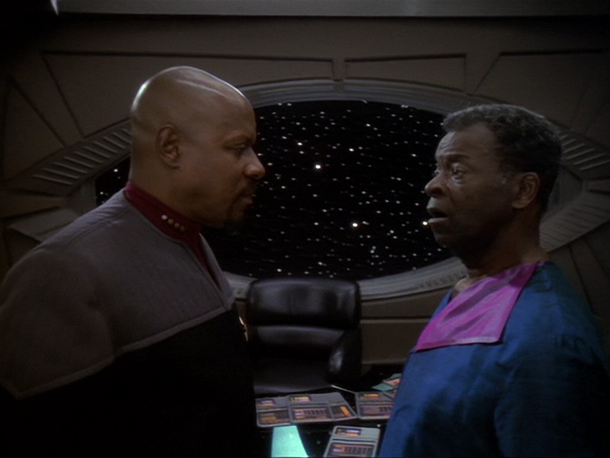 extant_StarTrek_DS9_6x13-FarBeyondTheStars_0153.jpg