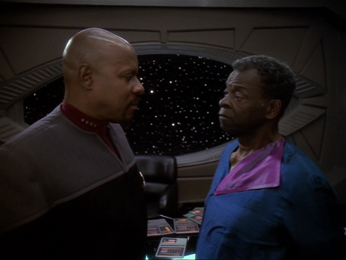 extant_StarTrek_DS9_6x13-FarBeyondTheStars_0155.jpg