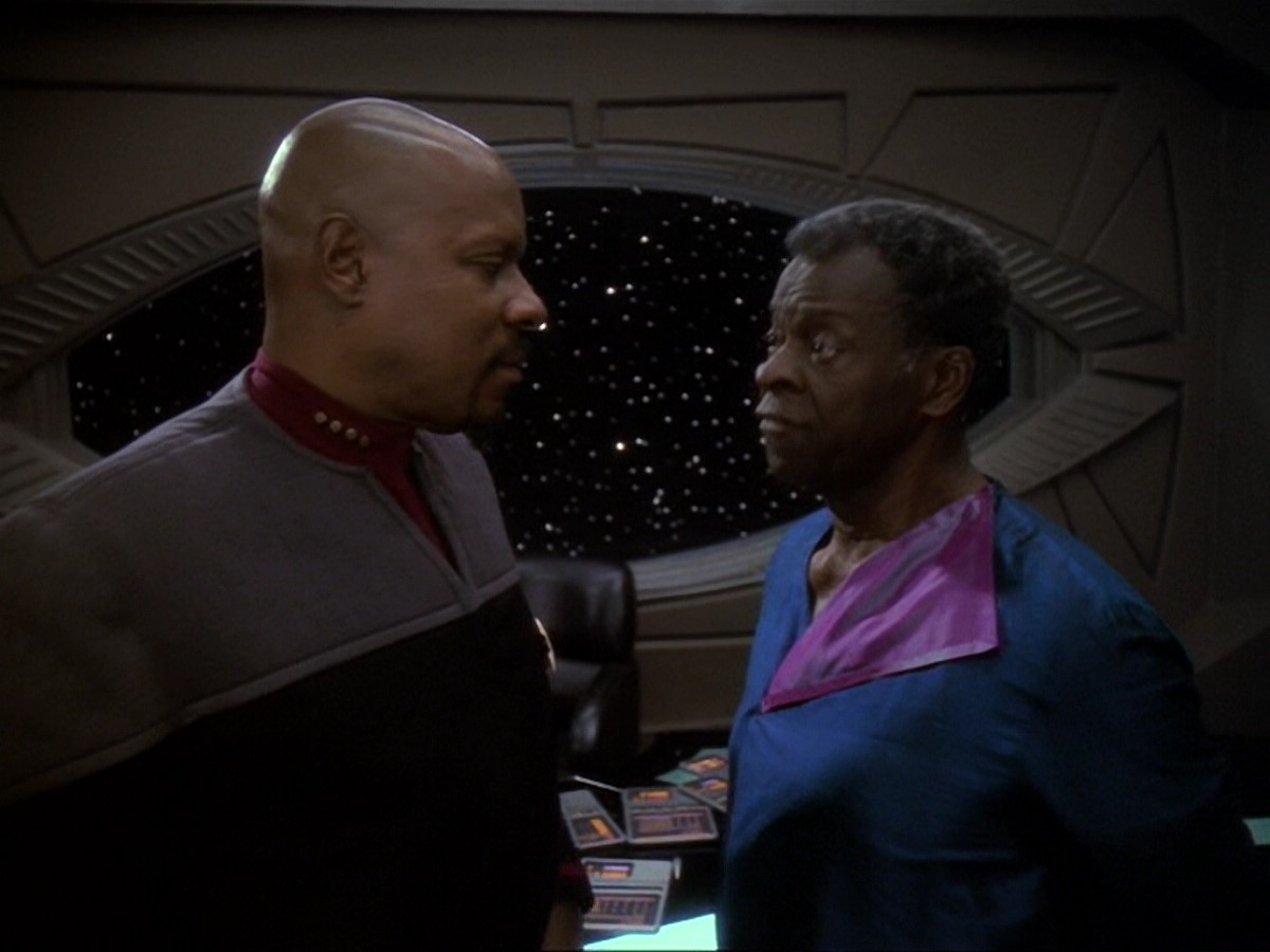 extant_StarTrek_DS9_6x13-FarBeyondTheStars_0156.jpg