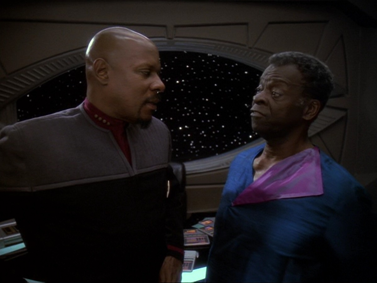 extant_StarTrek_DS9_6x13-FarBeyondTheStars_0158.jpg