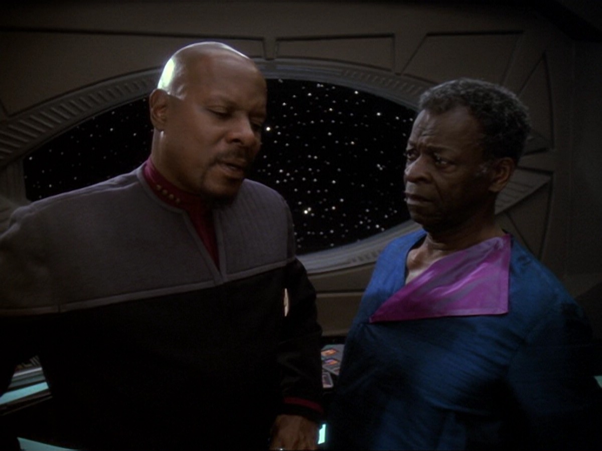 extant_StarTrek_DS9_6x13-FarBeyondTheStars_0185.jpg