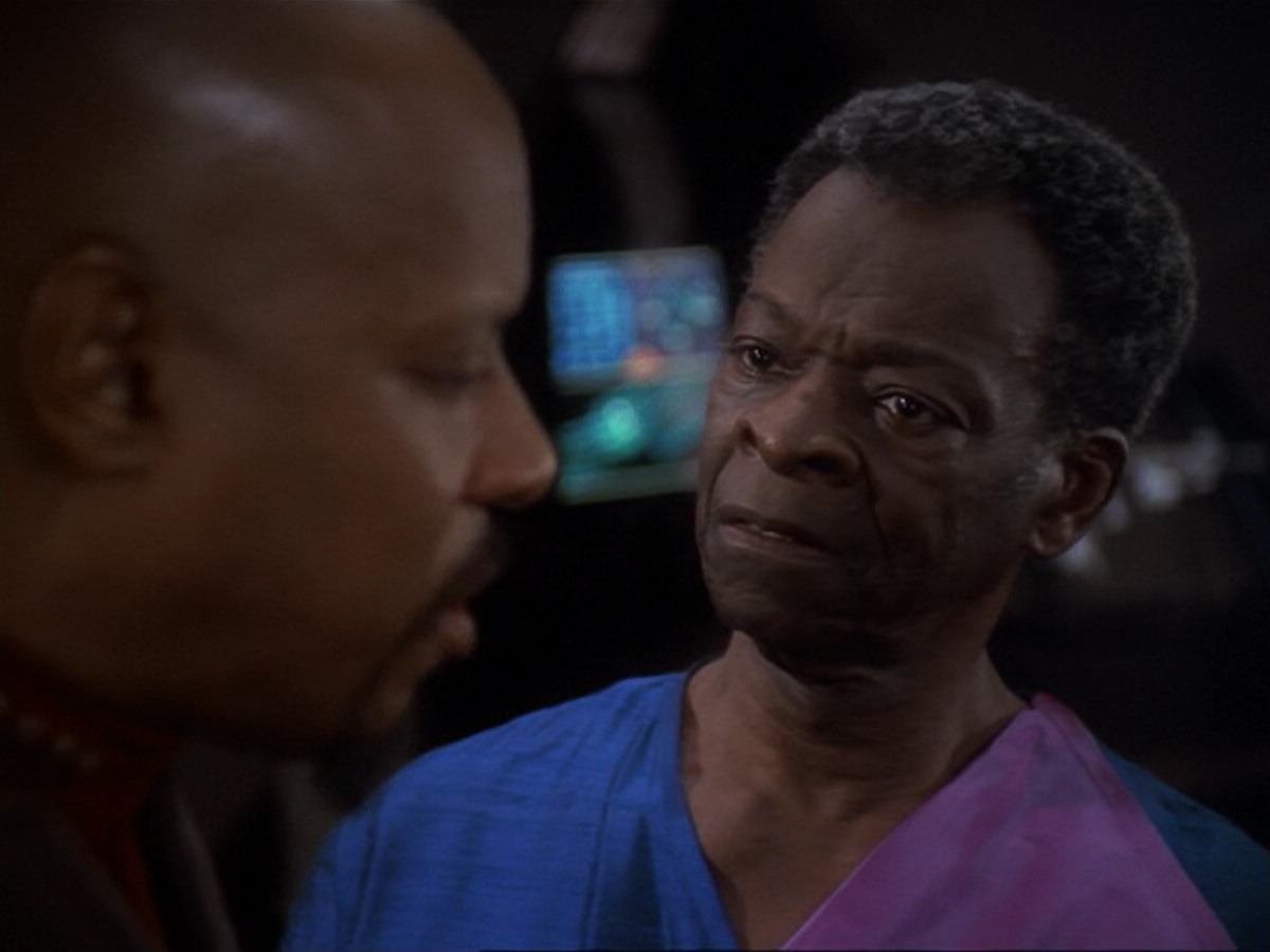 extant_StarTrek_DS9_6x13-FarBeyondTheStars_0210.jpg