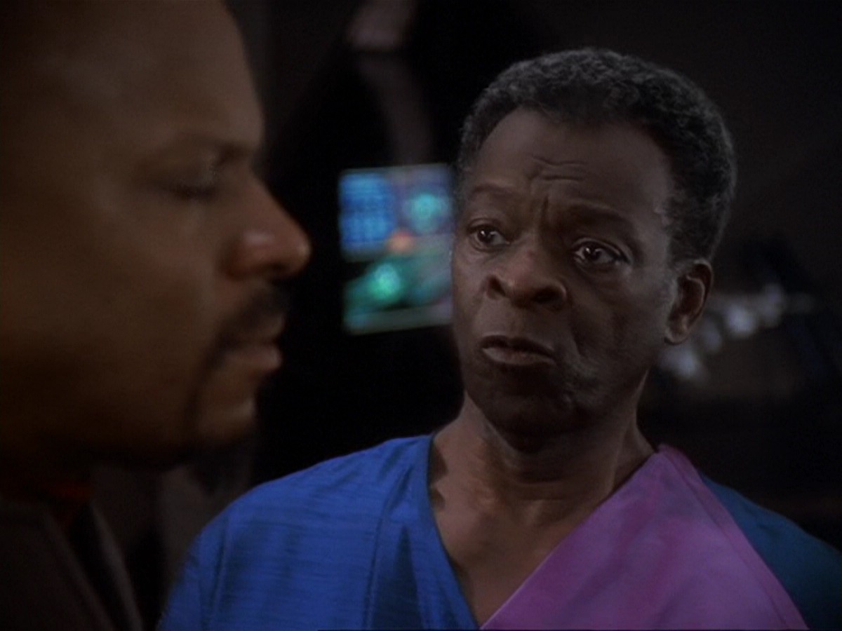 extant_StarTrek_DS9_6x13-FarBeyondTheStars_0214.jpg