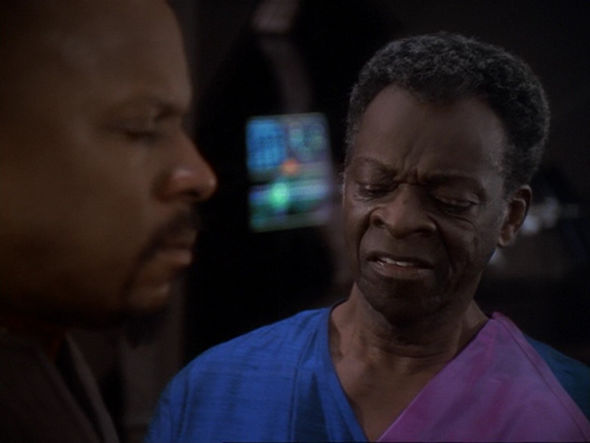 extant_StarTrek_DS9_6x13-FarBeyondTheStars_0226.jpg