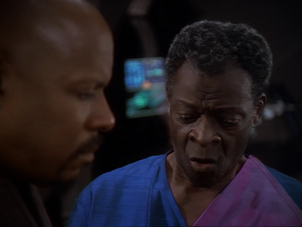 extant_StarTrek_DS9_6x13-FarBeyondTheStars_0237.jpg