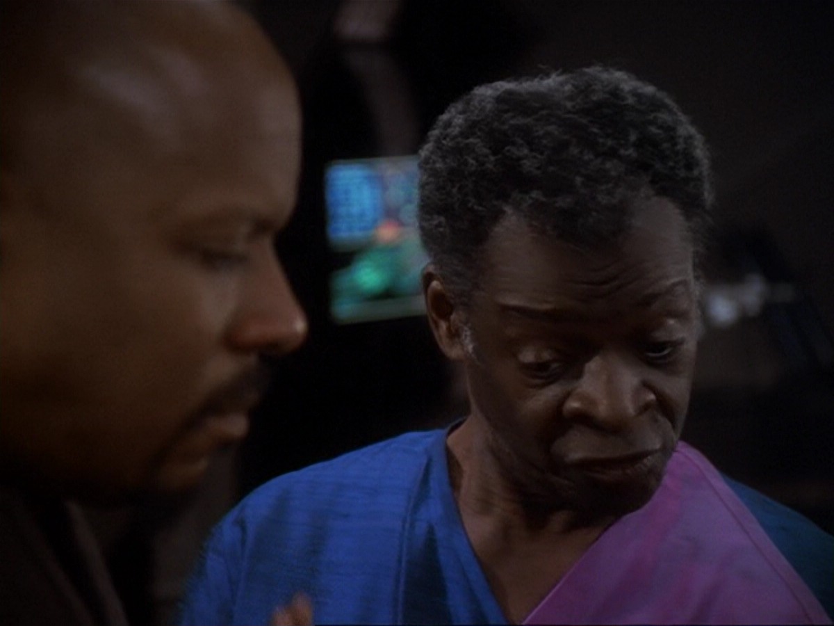 extant_StarTrek_DS9_6x13-FarBeyondTheStars_0244.jpg