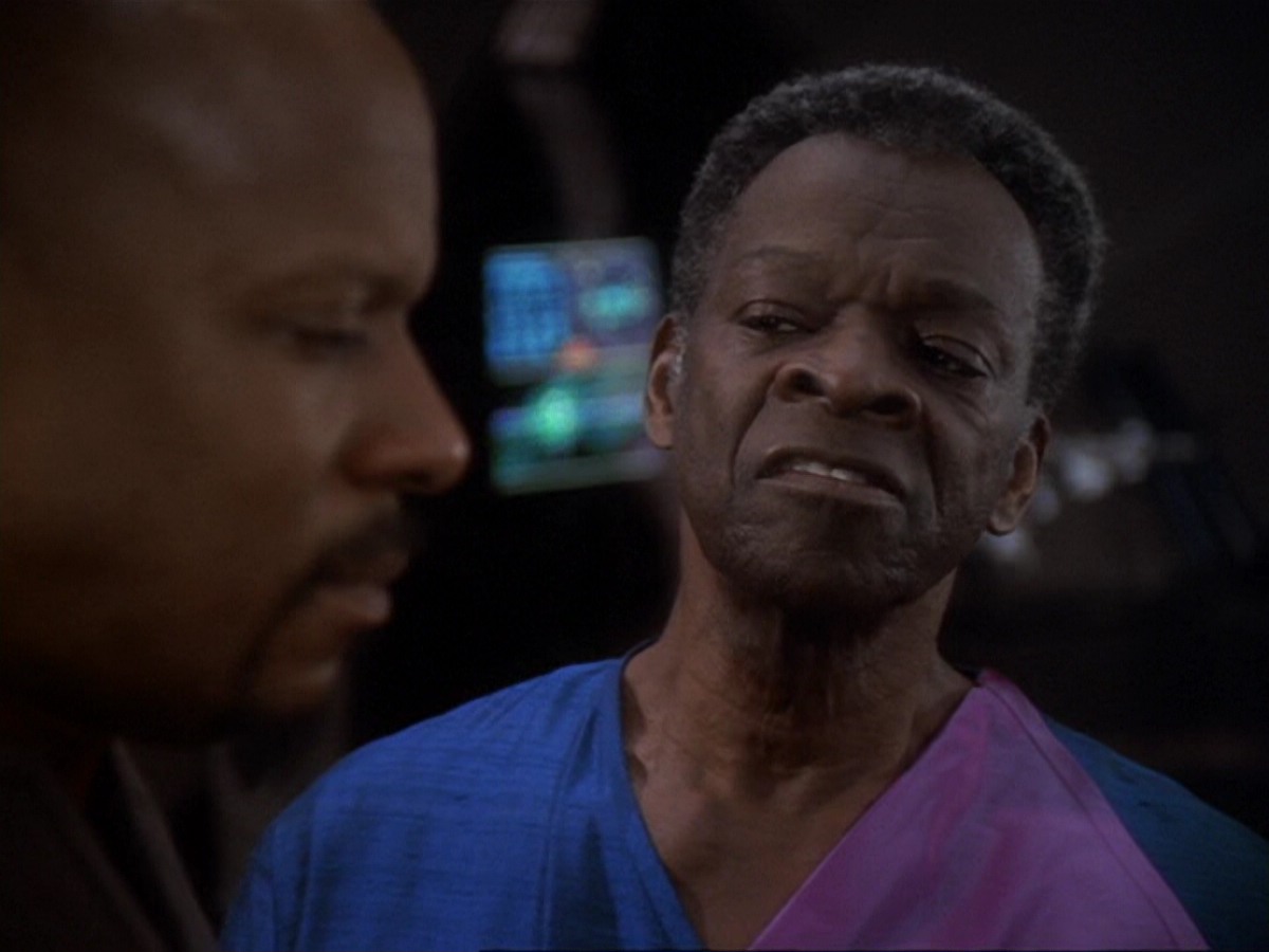extant_StarTrek_DS9_6x13-FarBeyondTheStars_0251.jpg