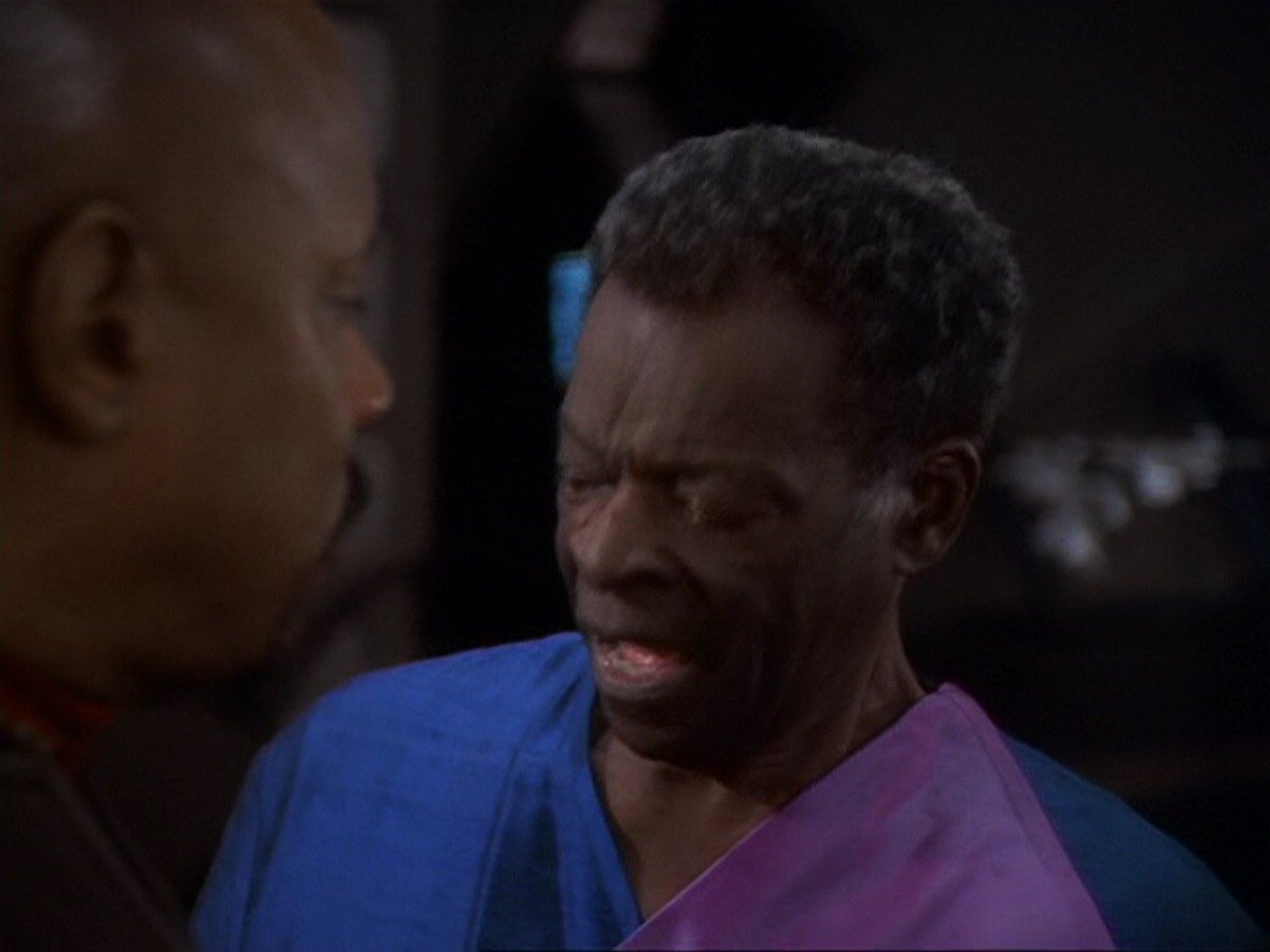 extant_StarTrek_DS9_6x13-FarBeyondTheStars_0261.jpg