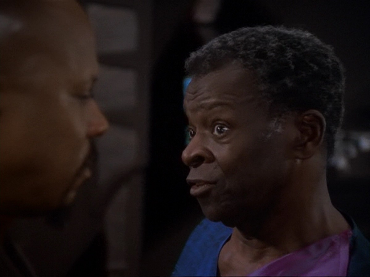 extant_StarTrek_DS9_6x13-FarBeyondTheStars_0264.jpg
