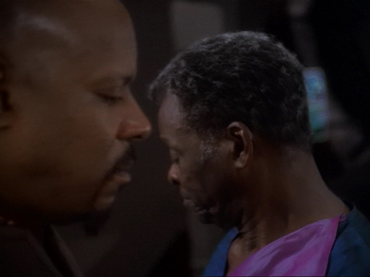 extant_StarTrek_DS9_6x13-FarBeyondTheStars_0265.jpg