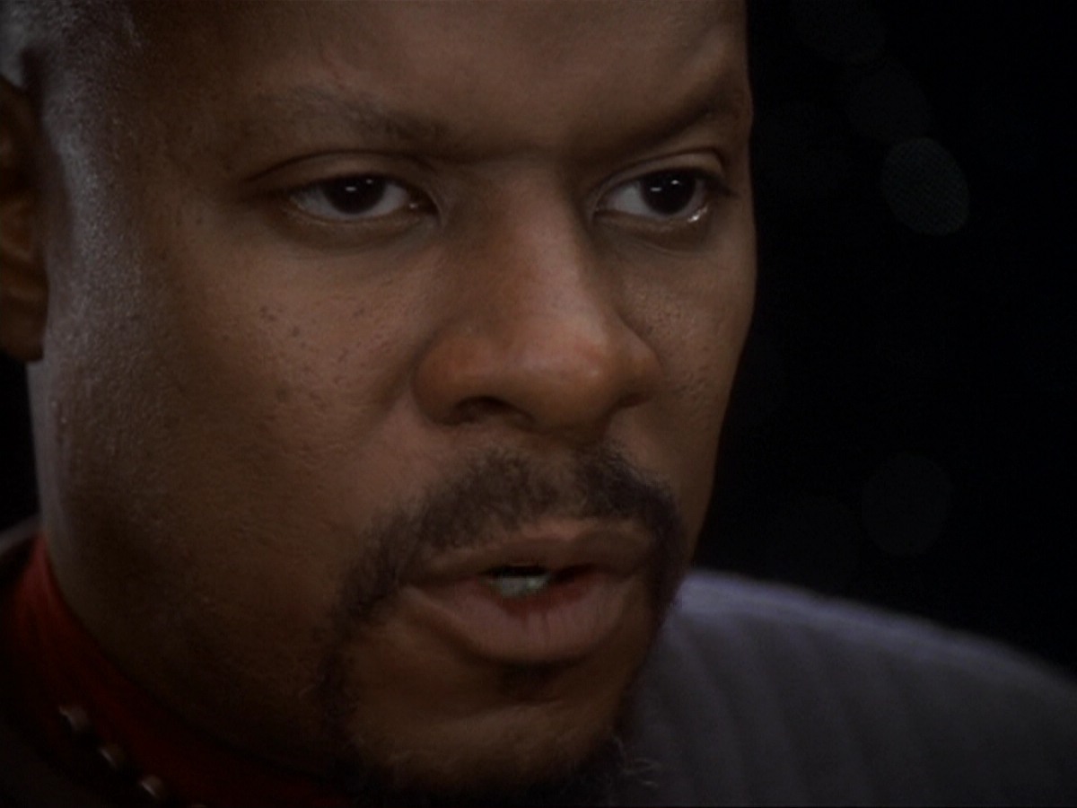 extant_StarTrek_DS9_6x13-FarBeyondTheStars_0288.jpg
