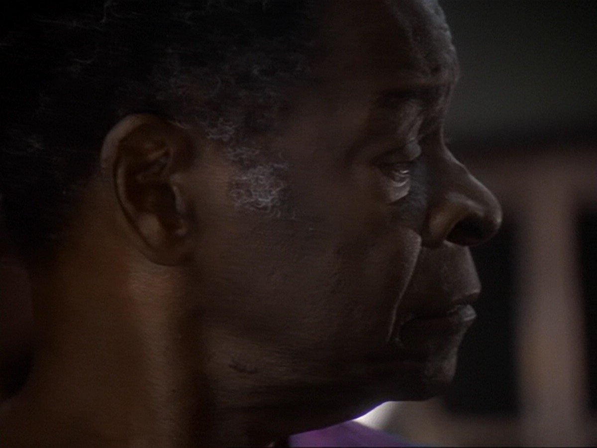 extant_StarTrek_DS9_6x13-FarBeyondTheStars_0291.jpg