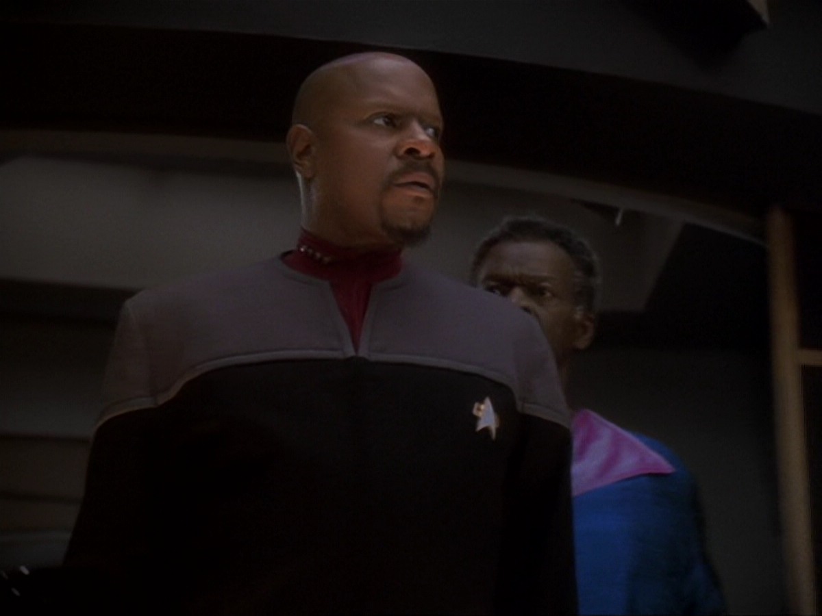 extant_StarTrek_DS9_6x13-FarBeyondTheStars_0300.jpg