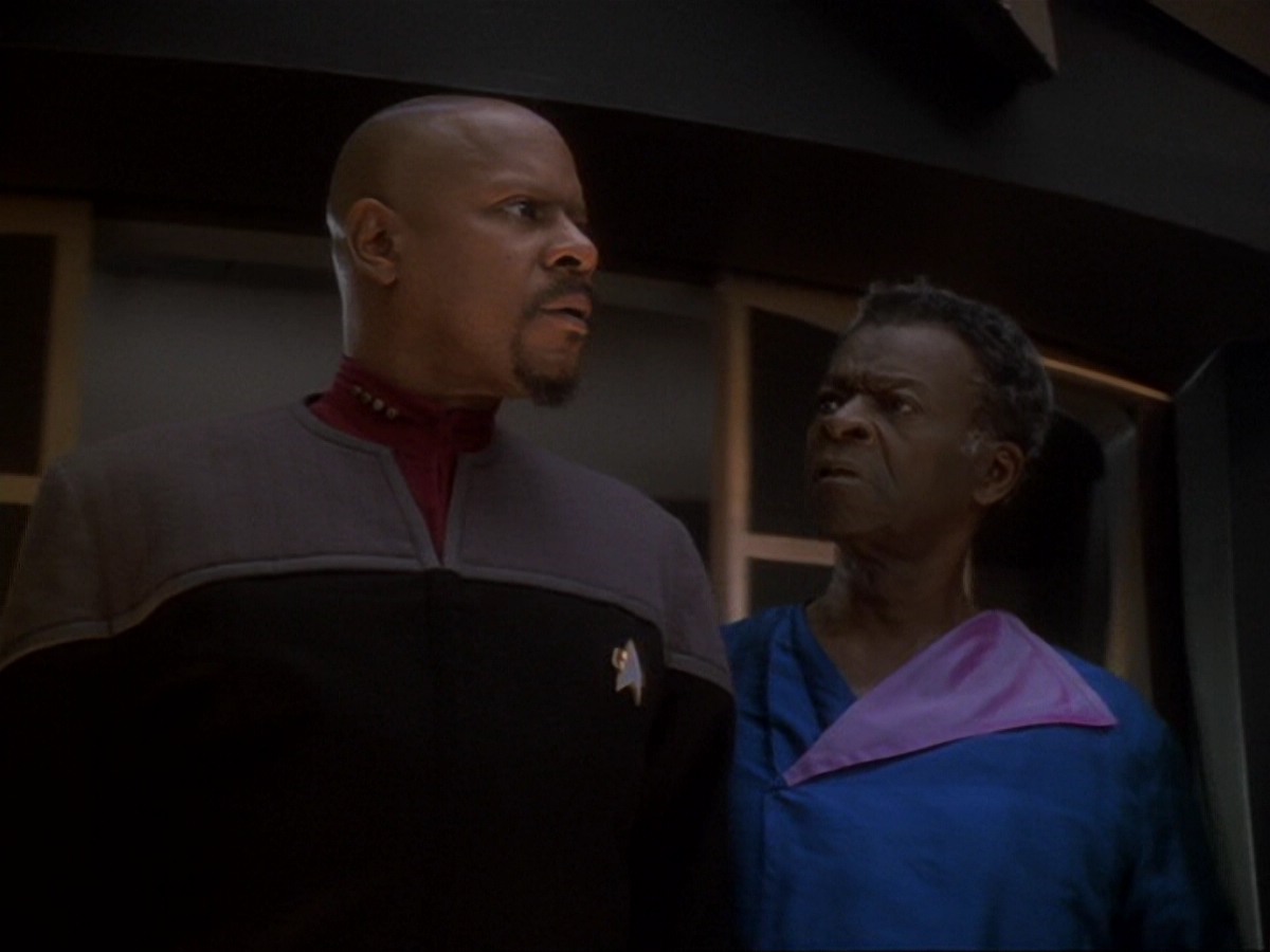 extant_StarTrek_DS9_6x13-FarBeyondTheStars_0302.jpg