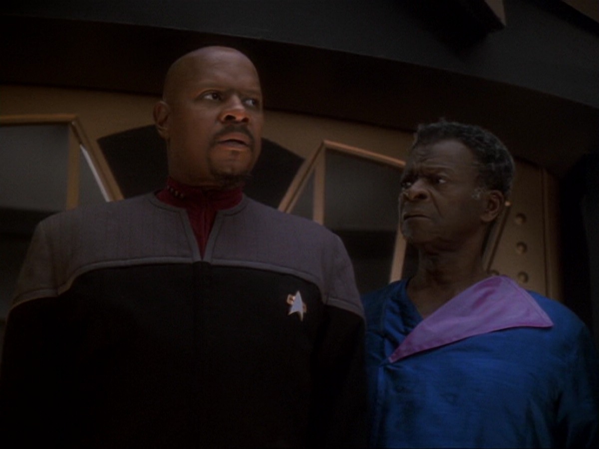 extant_StarTrek_DS9_6x13-FarBeyondTheStars_0317.jpg