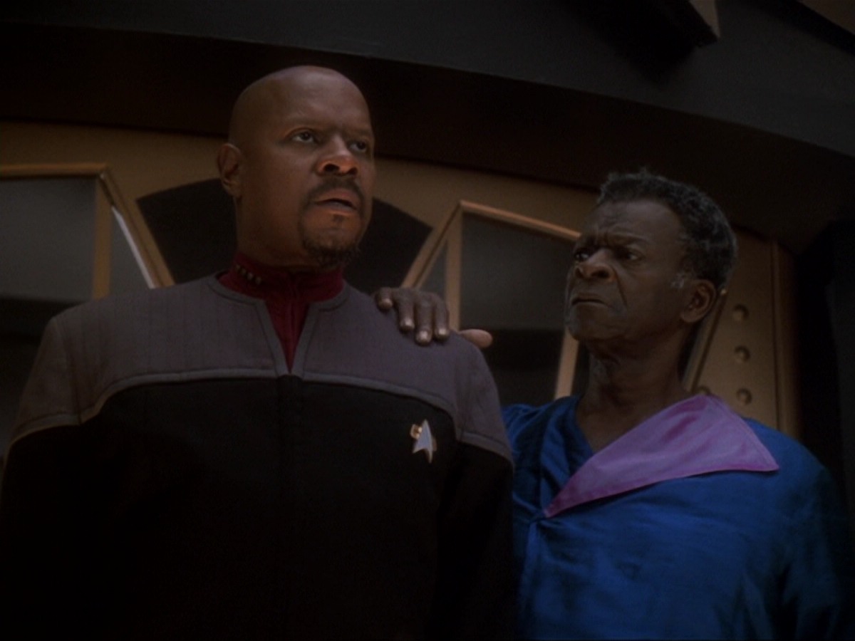extant_StarTrek_DS9_6x13-FarBeyondTheStars_0319.jpg