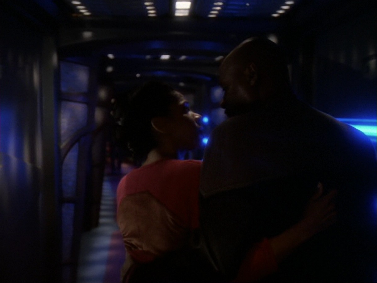 extant_StarTrek_DS9_6x13-FarBeyondTheStars_0333.jpg