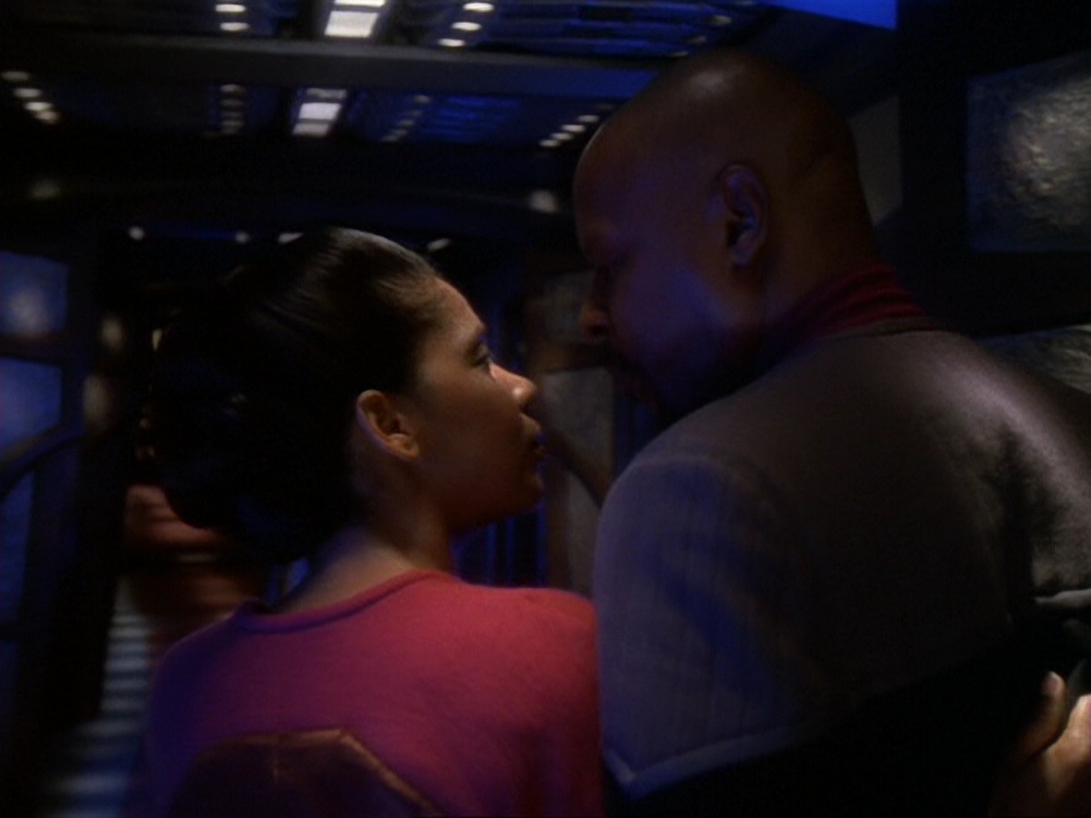 extant_StarTrek_DS9_6x13-FarBeyondTheStars_0345.jpg