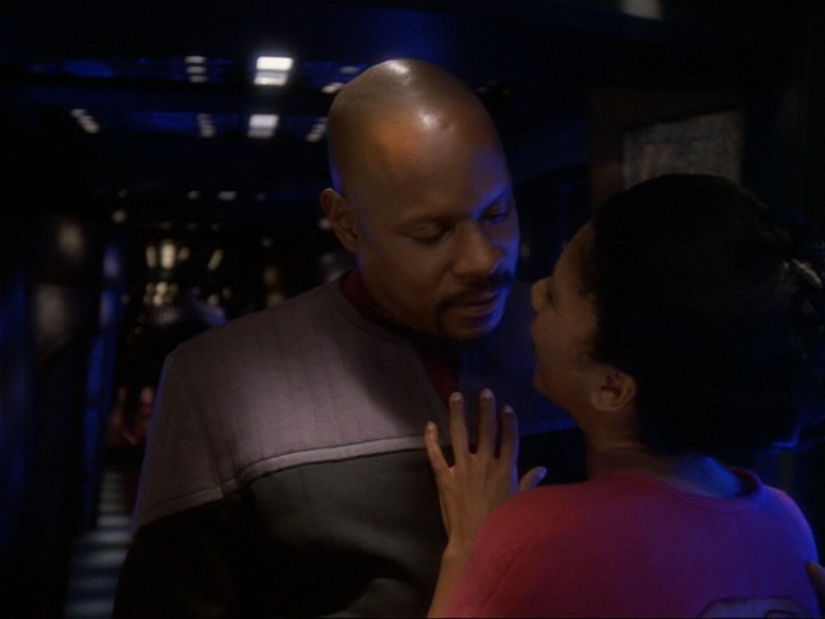 extant_StarTrek_DS9_6x13-FarBeyondTheStars_0371.jpg