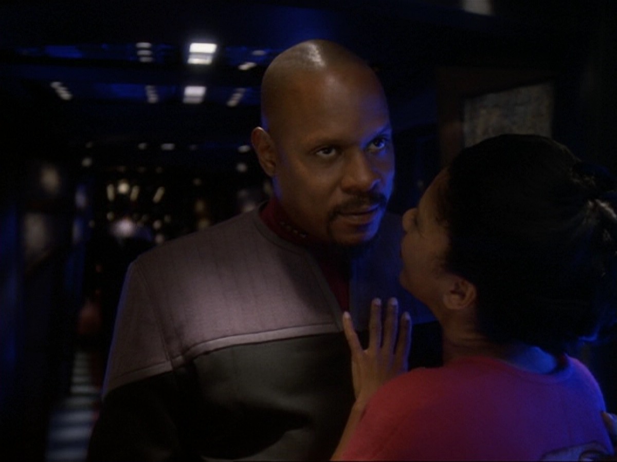 extant_StarTrek_DS9_6x13-FarBeyondTheStars_0372.jpg