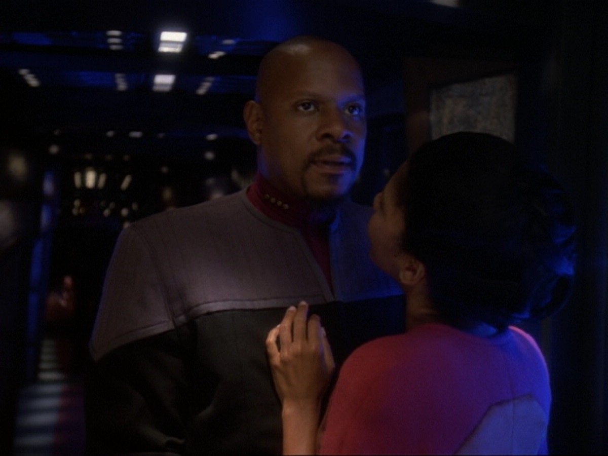 extant_StarTrek_DS9_6x13-FarBeyondTheStars_0378.jpg