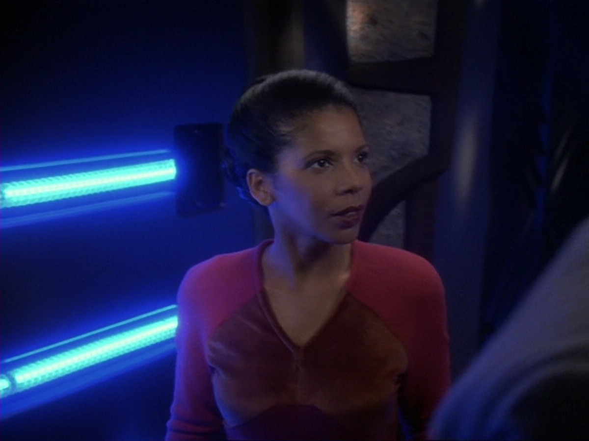 extant_StarTrek_DS9_6x13-FarBeyondTheStars_0405.jpg