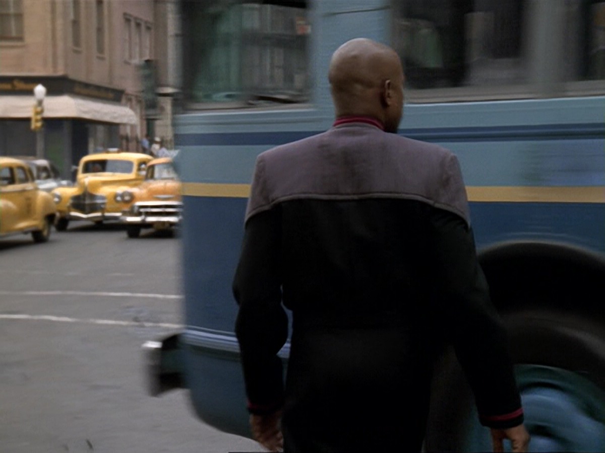 extant_StarTrek_DS9_6x13-FarBeyondTheStars_0419.jpg