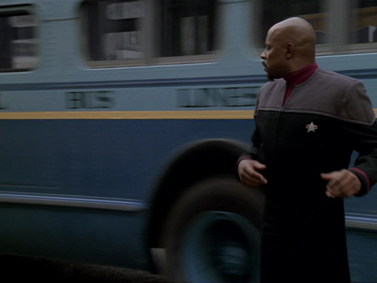 extant_StarTrek_DS9_6x13-FarBeyondTheStars_0422.jpg