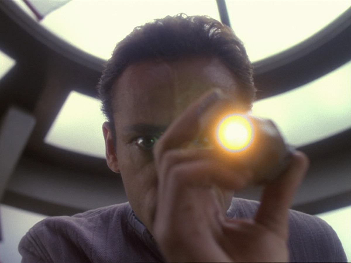 extant_StarTrek_DS9_6x13-FarBeyondTheStars_0446.jpg