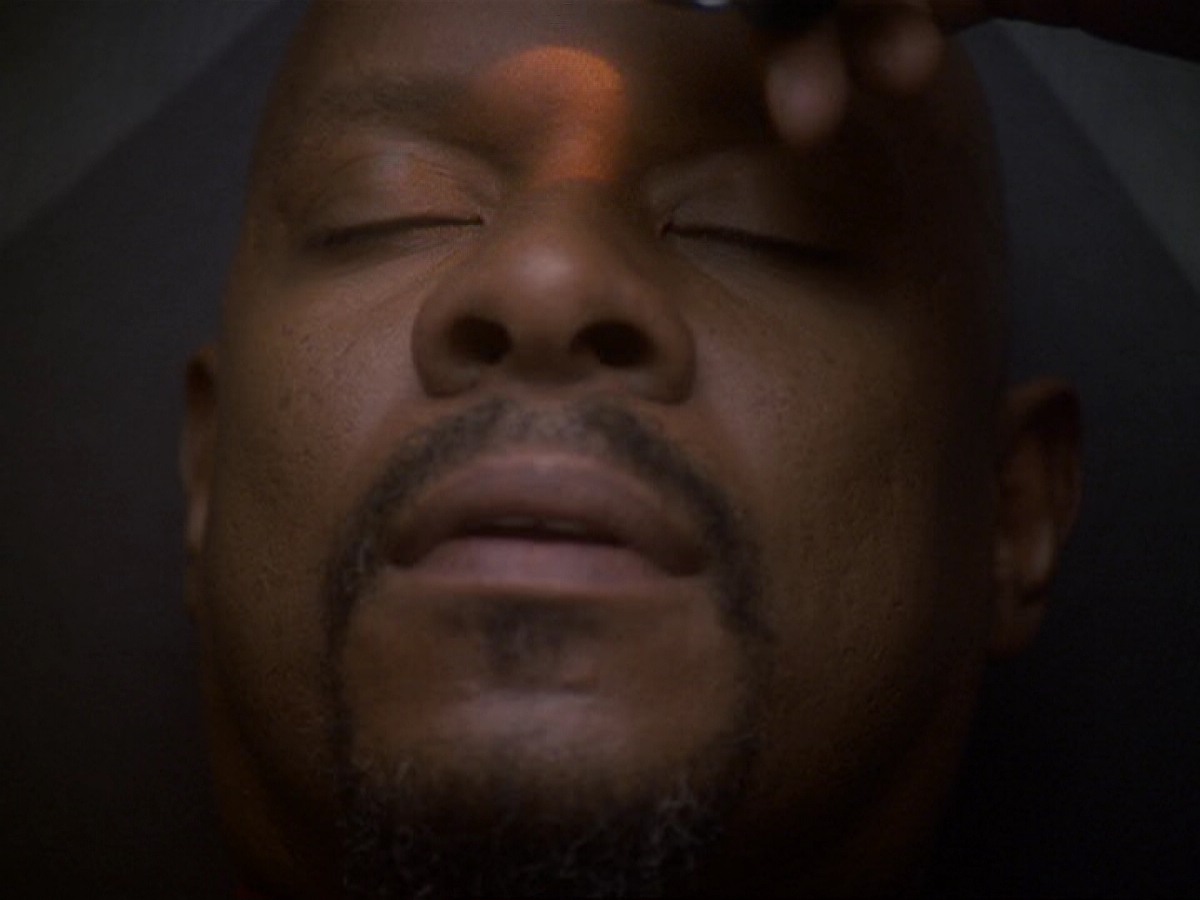extant_StarTrek_DS9_6x13-FarBeyondTheStars_0451.jpg