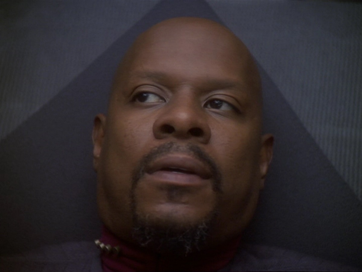 extant_StarTrek_DS9_6x13-FarBeyondTheStars_0474.jpg