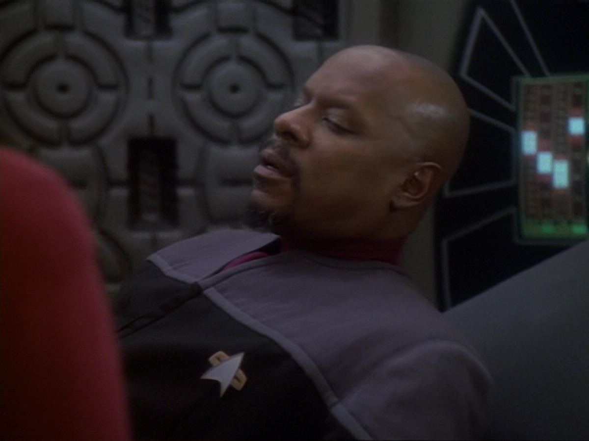 extant_StarTrek_DS9_6x13-FarBeyondTheStars_0488.jpg