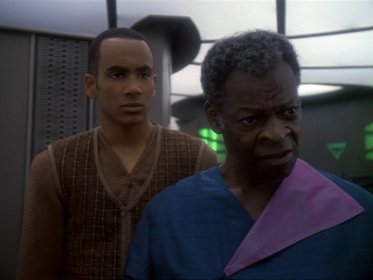 extant_StarTrek_DS9_6x13-FarBeyondTheStars_0495.jpg