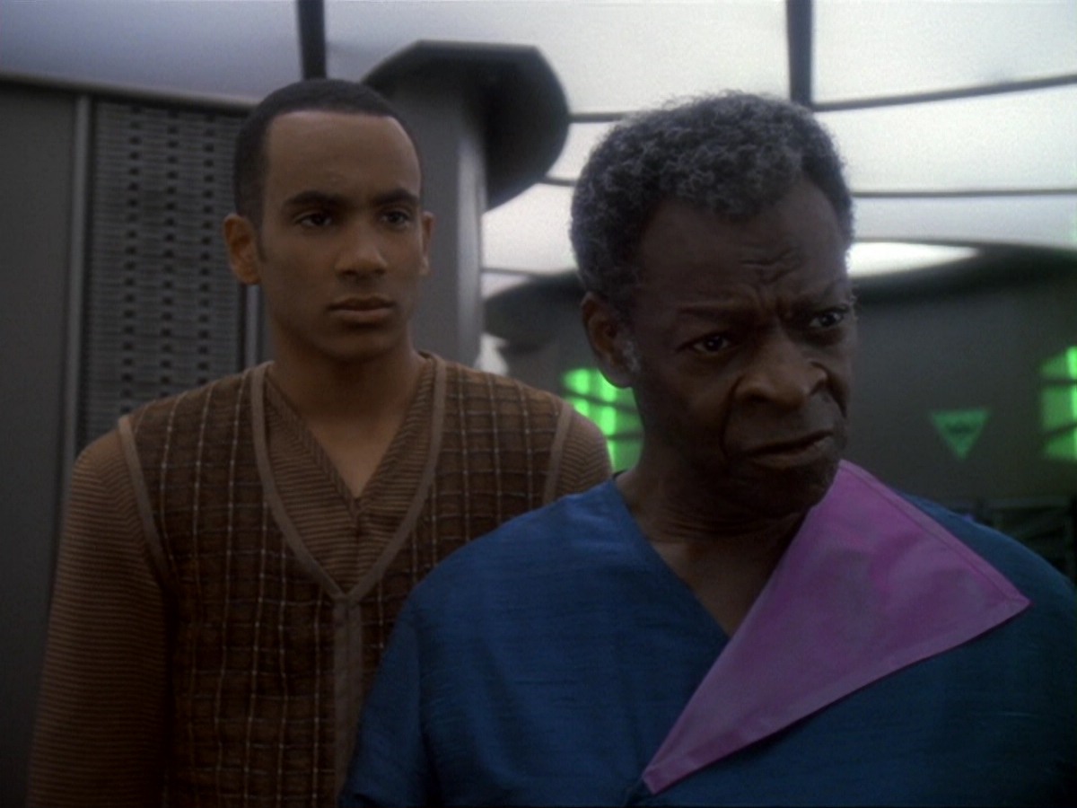 extant_StarTrek_DS9_6x13-FarBeyondTheStars_0496.jpg