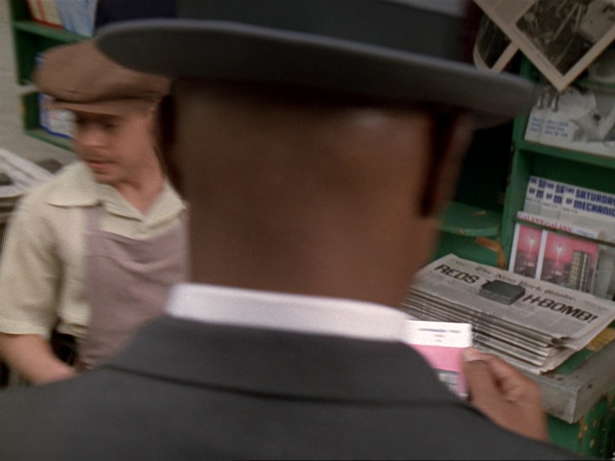 extant_StarTrek_DS9_6x13-FarBeyondTheStars_0528.jpg