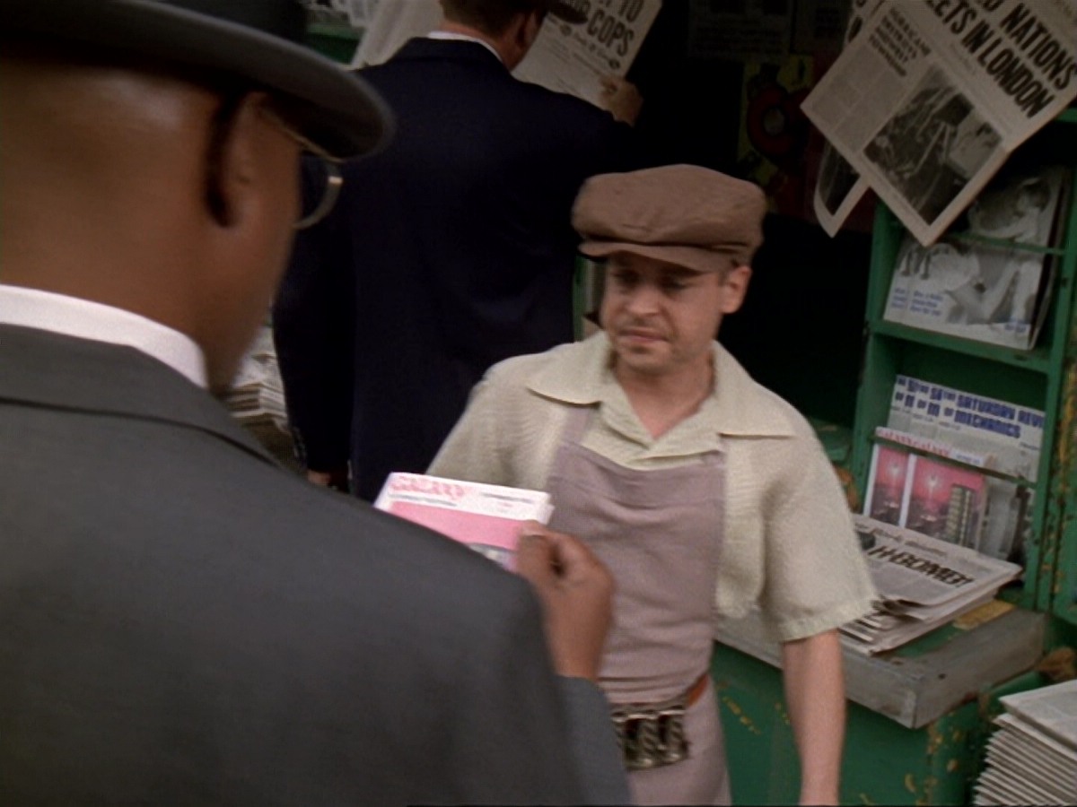 extant_StarTrek_DS9_6x13-FarBeyondTheStars_0529.jpg