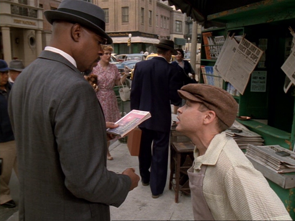 extant_StarTrek_DS9_6x13-FarBeyondTheStars_0536.jpg