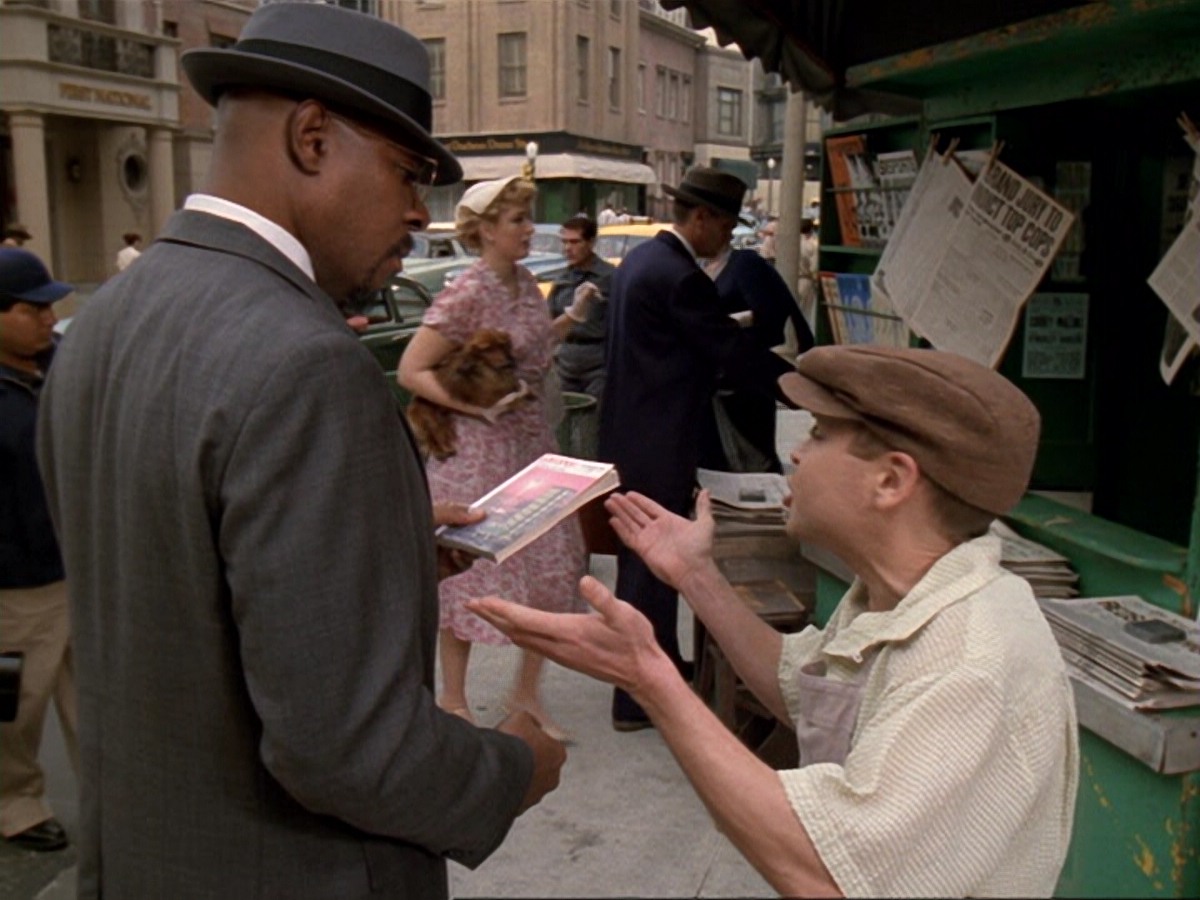 extant_StarTrek_DS9_6x13-FarBeyondTheStars_0538.jpg