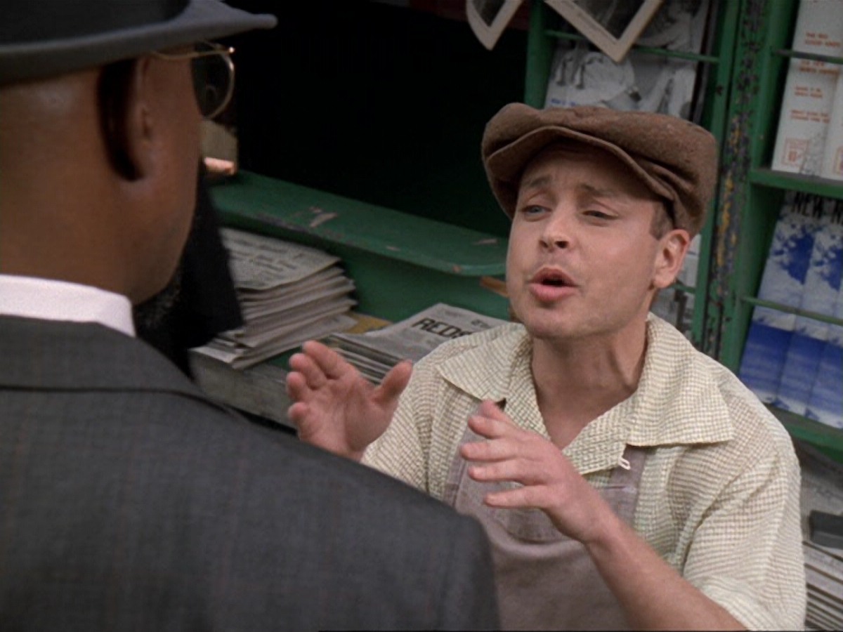 extant_StarTrek_DS9_6x13-FarBeyondTheStars_0548.jpg