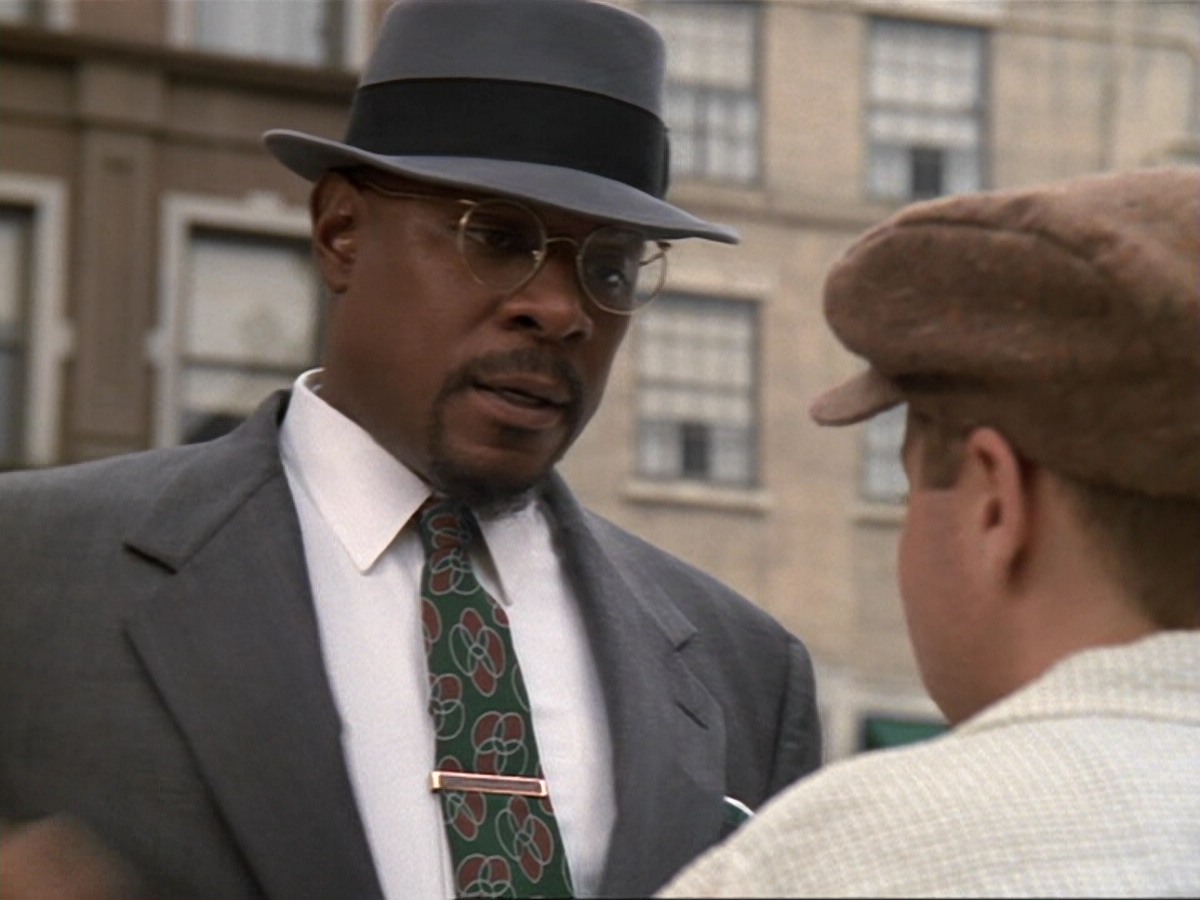 extant_StarTrek_DS9_6x13-FarBeyondTheStars_0576.jpg