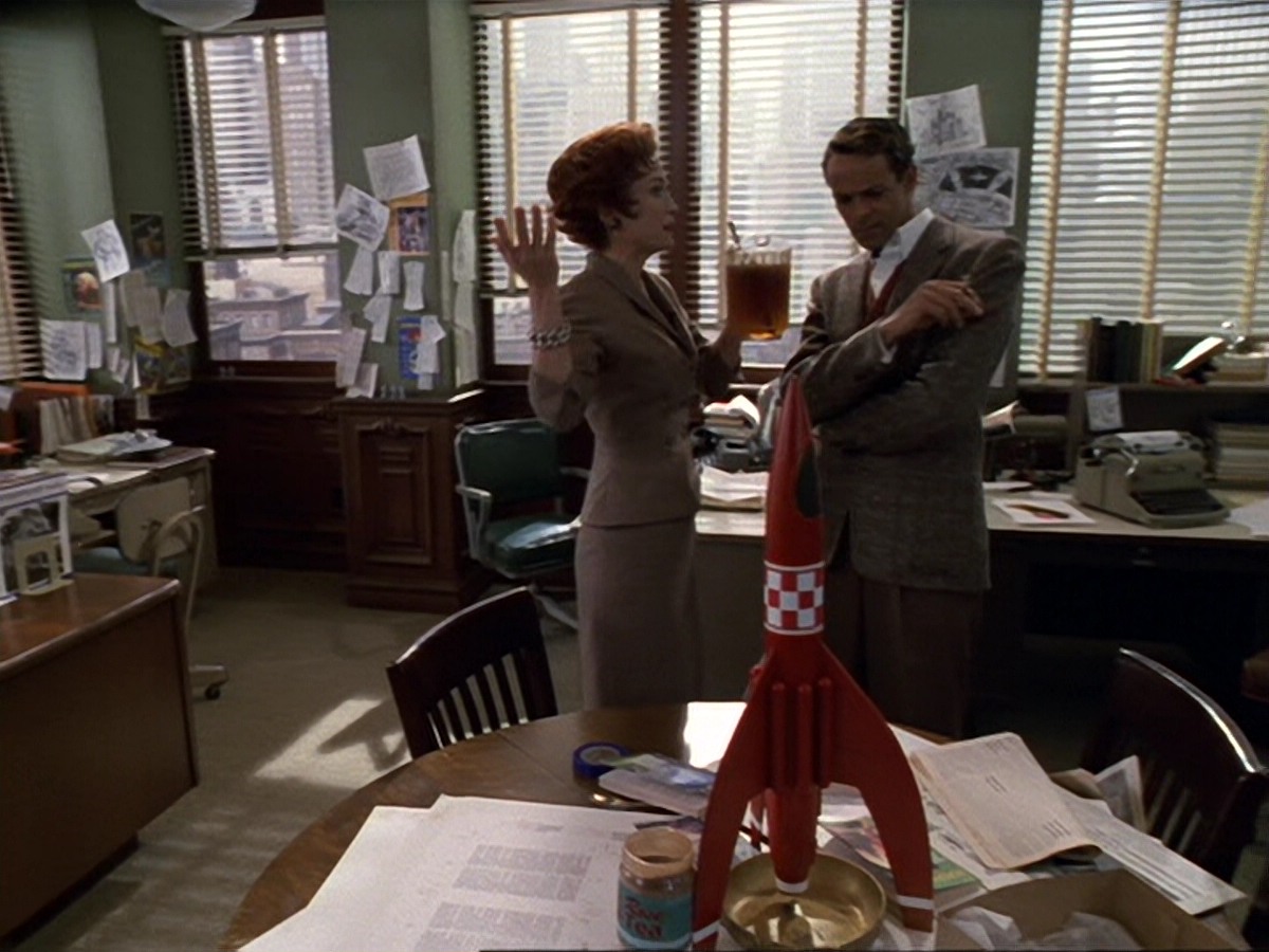 extant_StarTrek_DS9_6x13-FarBeyondTheStars_0832.jpg