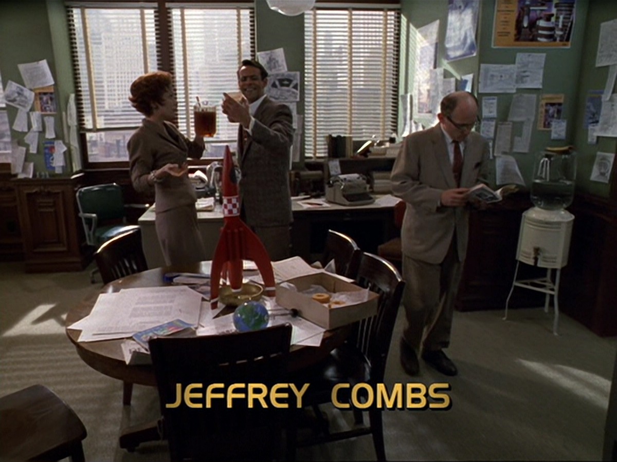 extant_StarTrek_DS9_6x13-FarBeyondTheStars_0838.jpg