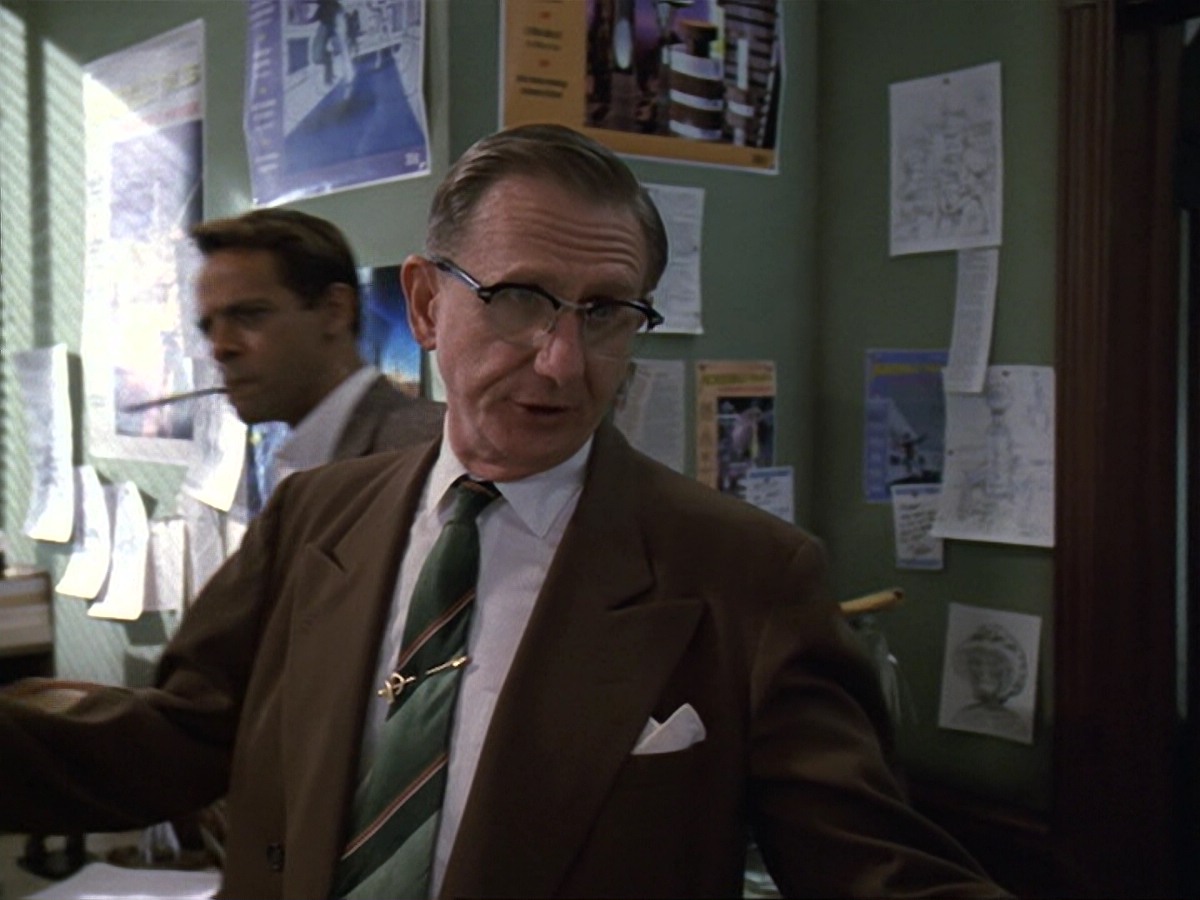 extant_StarTrek_DS9_6x13-FarBeyondTheStars_0867.jpg