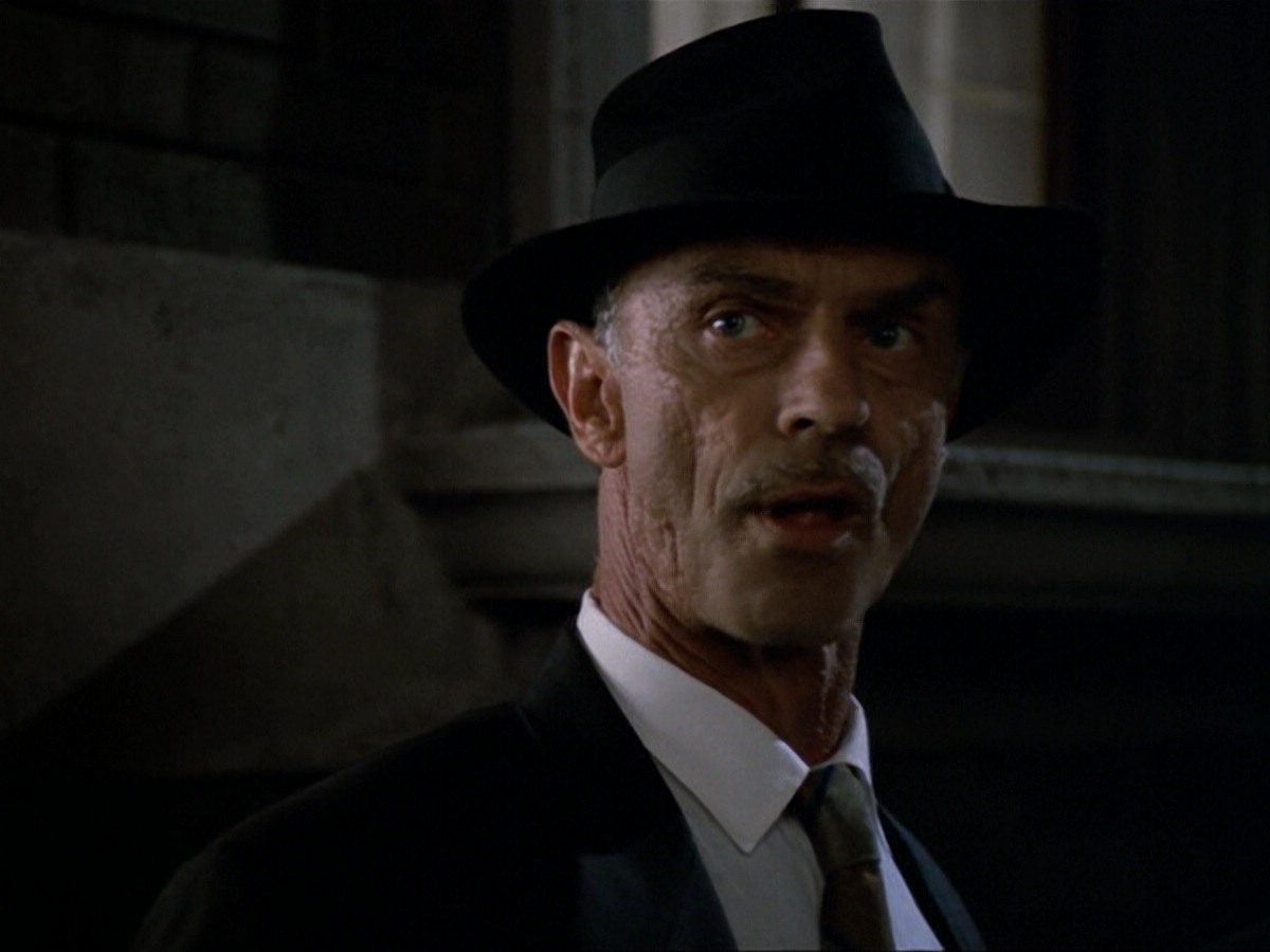 extant_StarTrek_DS9_6x13-FarBeyondTheStars_1354.jpg