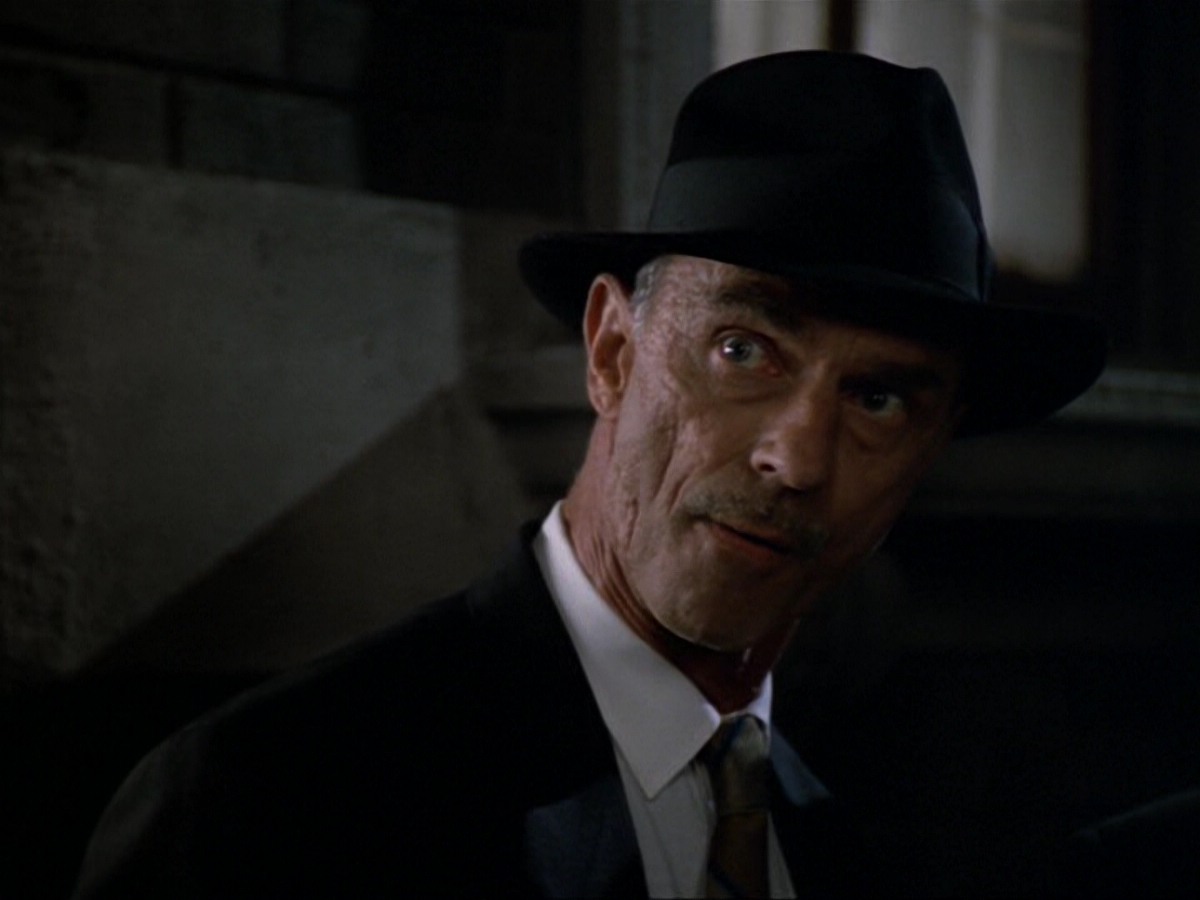 extant_StarTrek_DS9_6x13-FarBeyondTheStars_1385.jpg