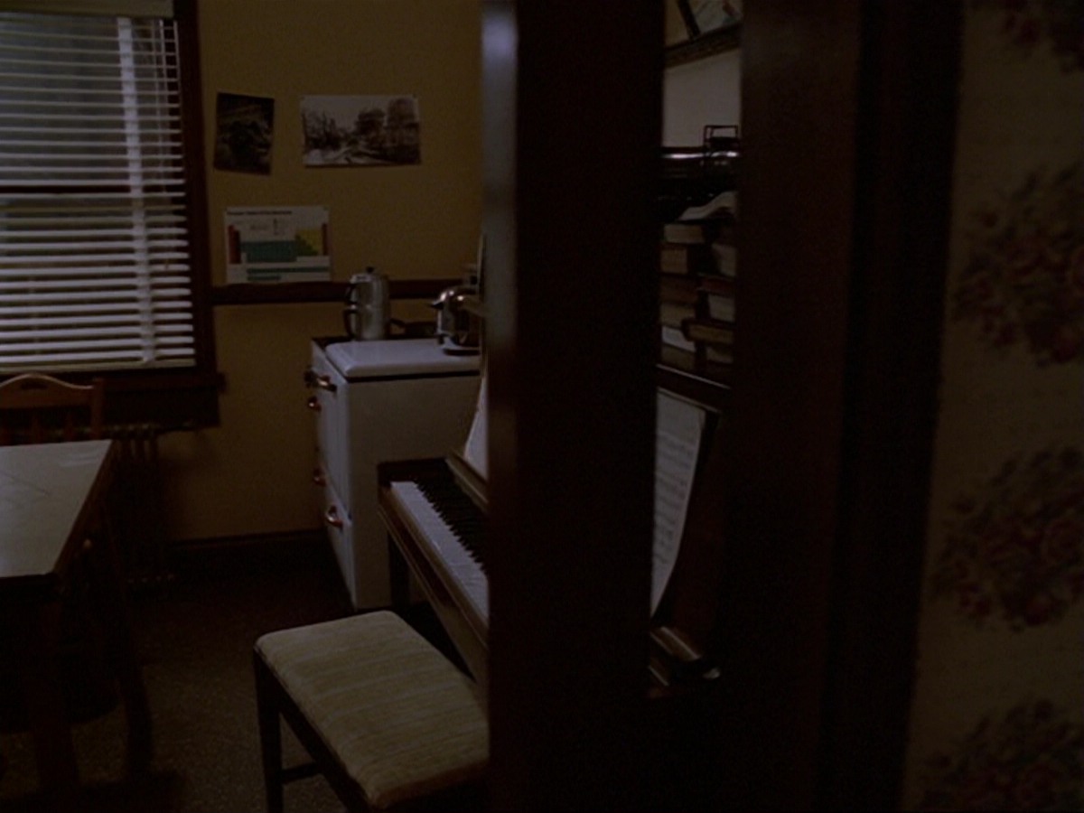 extant_StarTrek_DS9_6x13-FarBeyondTheStars_1511.jpg