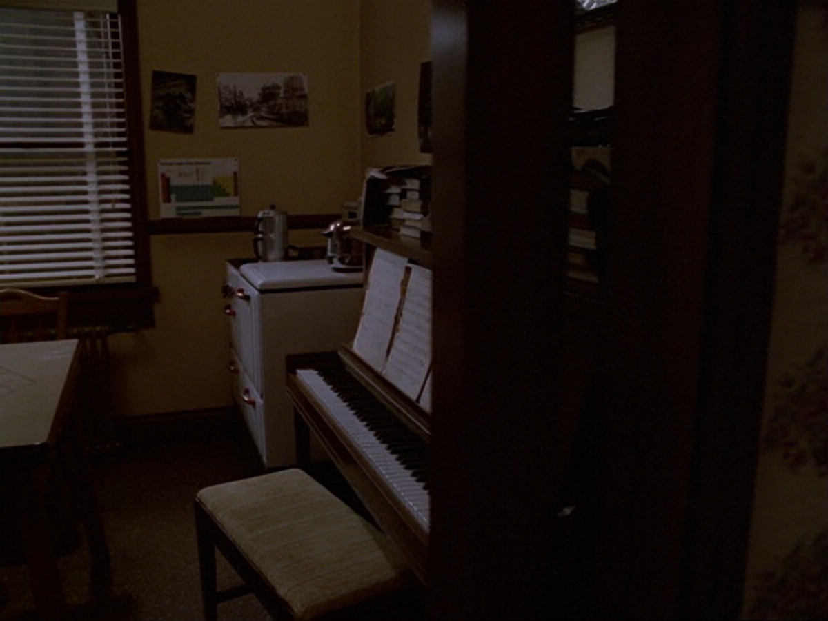 extant_StarTrek_DS9_6x13-FarBeyondTheStars_1513.jpg